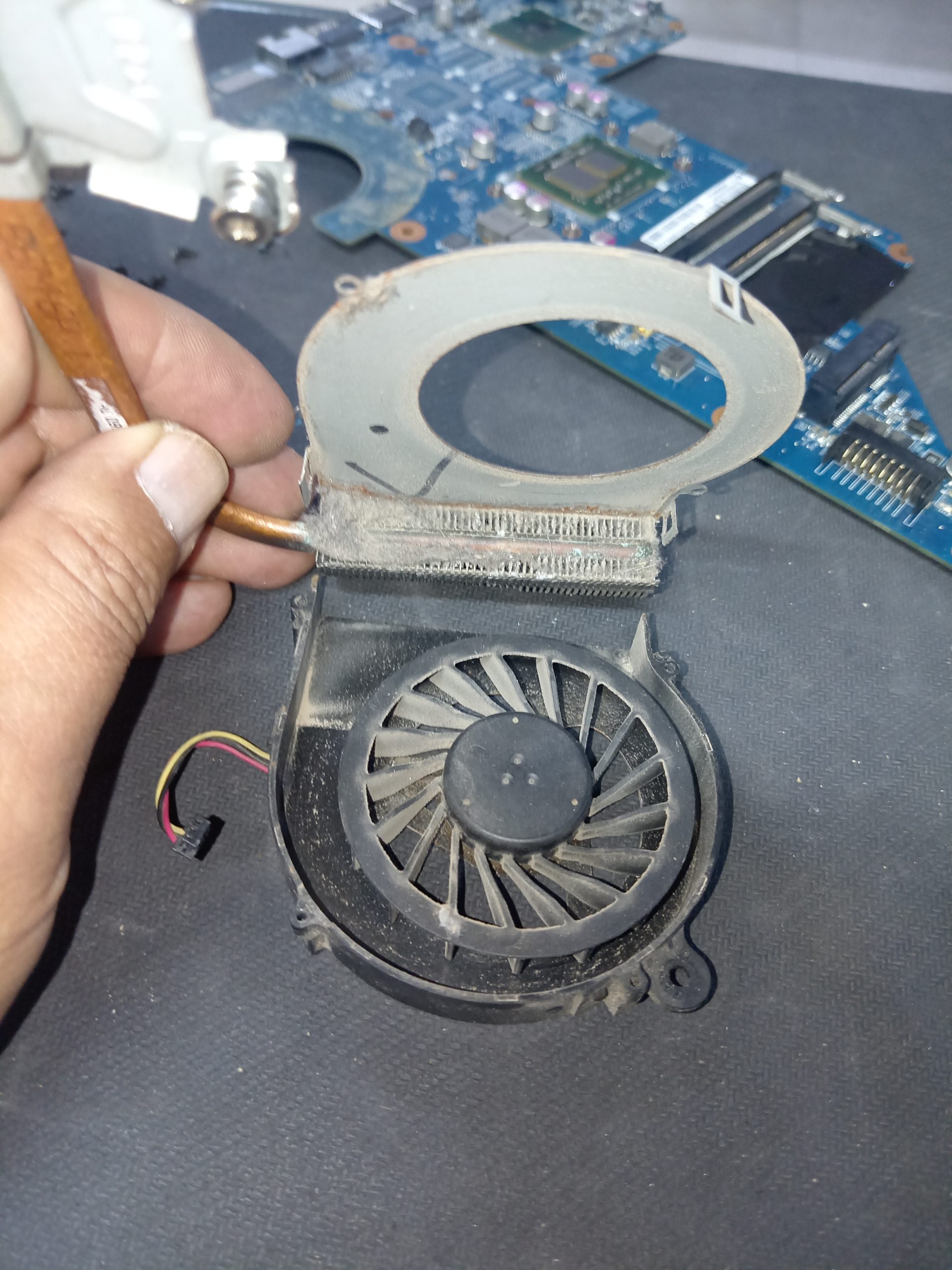 ventilador sucio de laptop